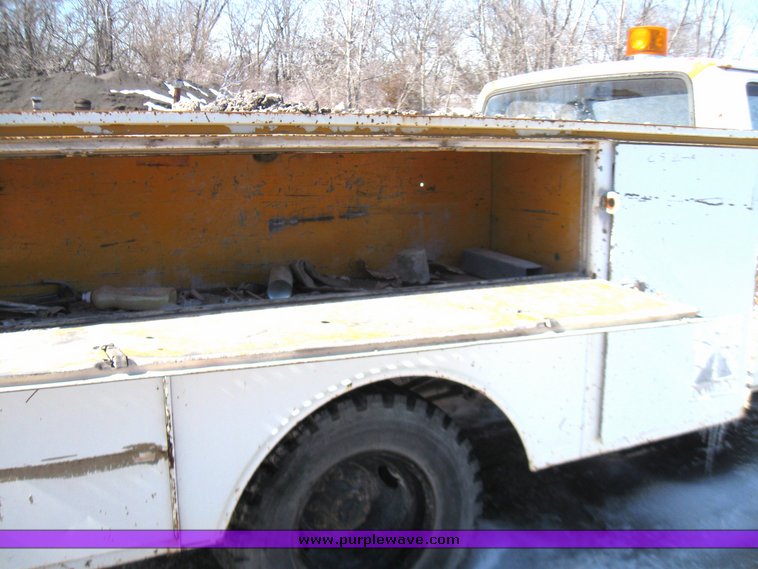 image for item 5315 1982 Ford F350 pickup