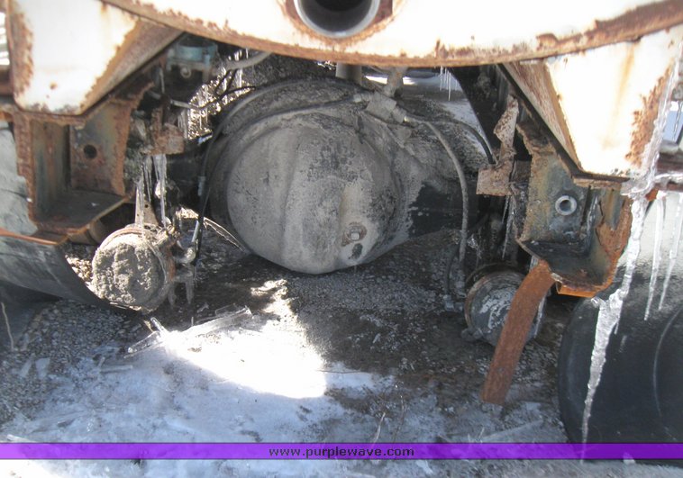 image for item 5476 1984 Ford C8000 water truck