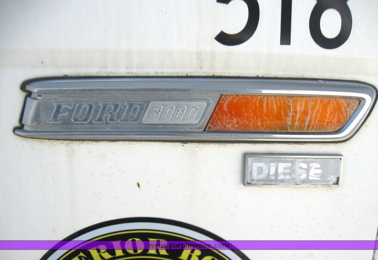 image for item 5476 1984 Ford C8000 water truck