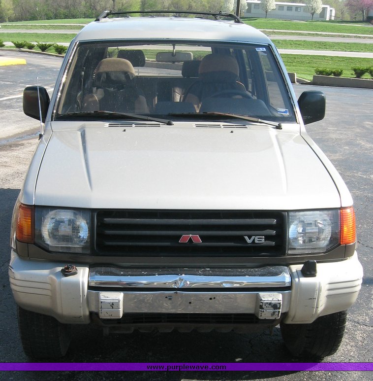 image for item 5588 1992 Mitsubishi Montero LS 3.0L V6 FI