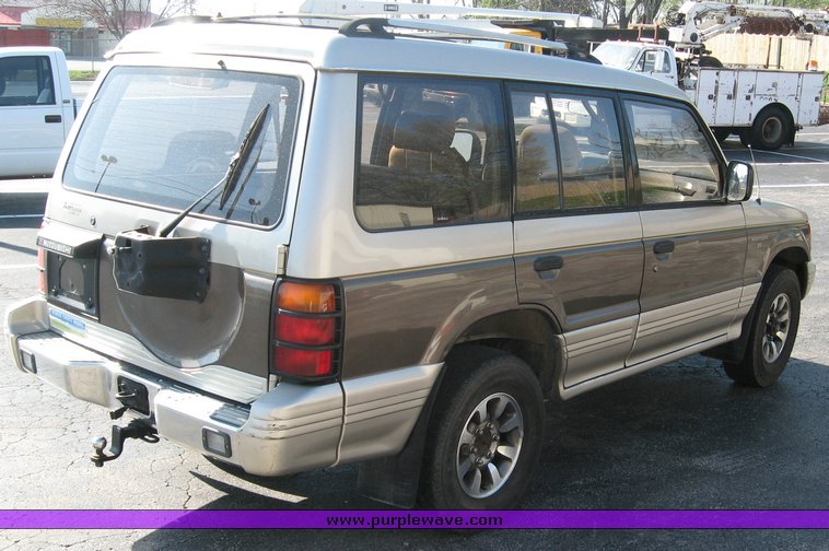 image for item 5588 1992 Mitsubishi Montero LS 3.0L V6 FI