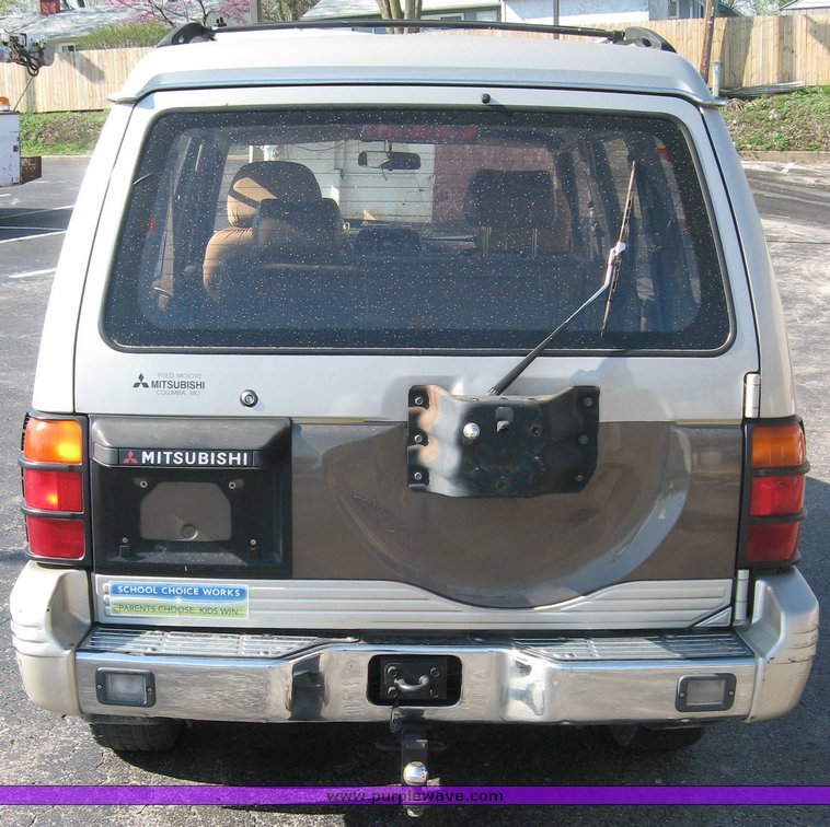 image for item 5588 1992 Mitsubishi Montero LS 3.0L V6 FI