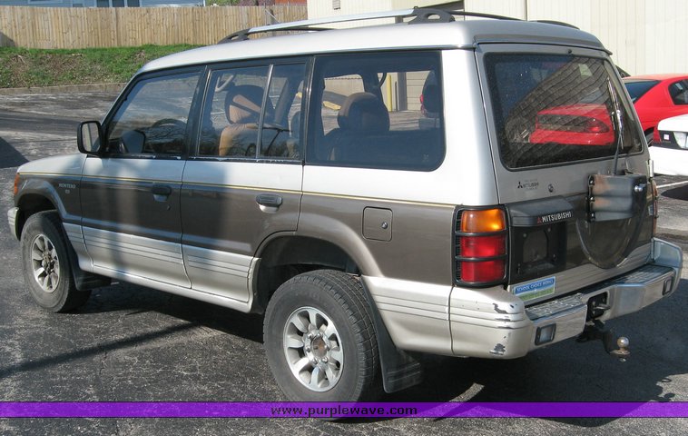 image for item 5588 1992 Mitsubishi Montero LS 3.0L V6 FI