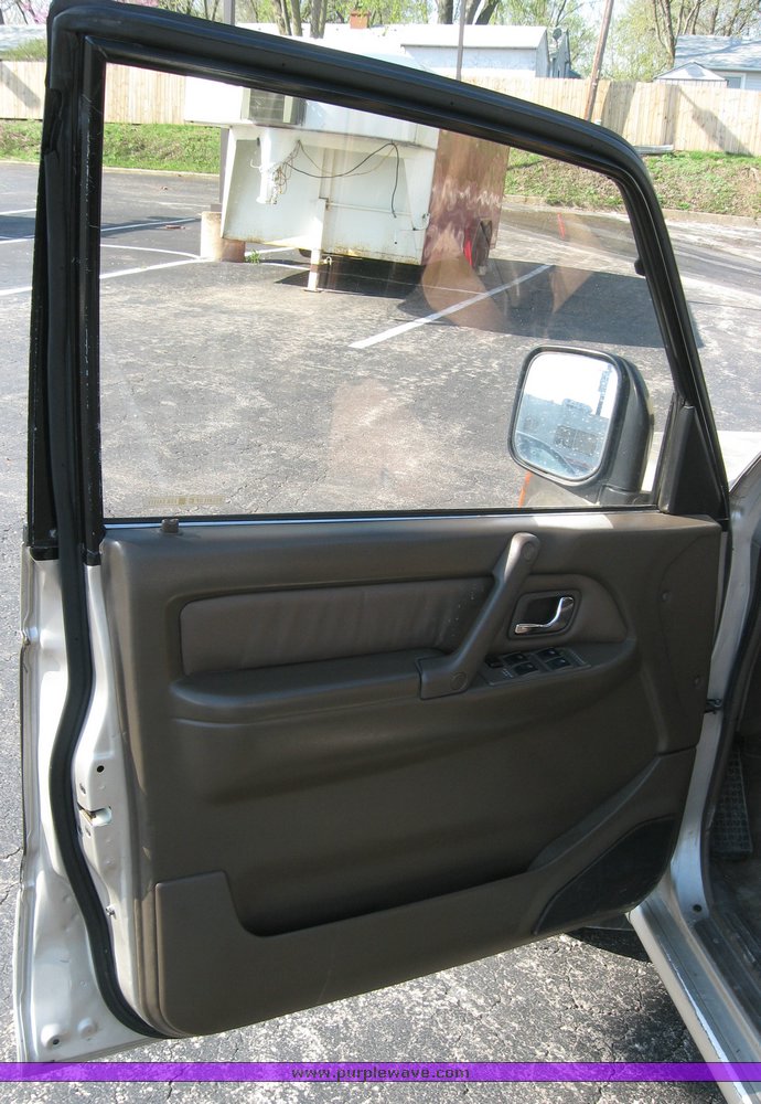 image for item 5588 1992 Mitsubishi Montero LS 3.0L V6 FI