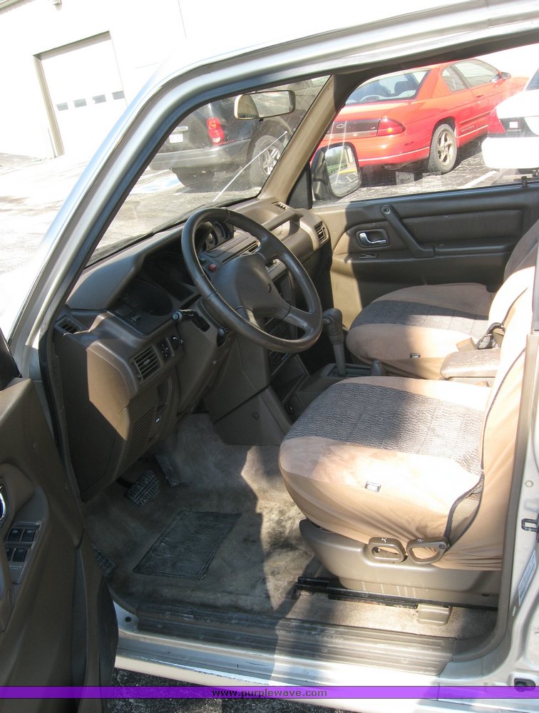 image for item 5588 1992 Mitsubishi Montero LS 3.0L V6 FI