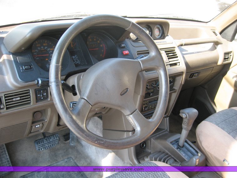 image for item 5588 1992 Mitsubishi Montero LS 3.0L V6 FI