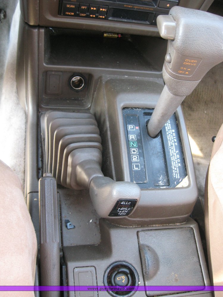 image for item 5588 1992 Mitsubishi Montero LS 3.0L V6 FI