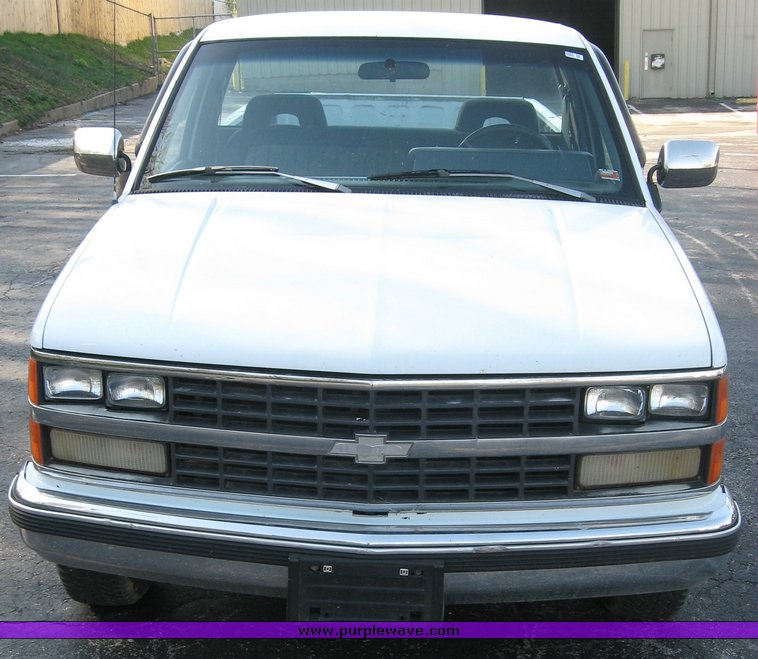 image for item 5589 1988 Chevrolet Silverado 1500 pickup