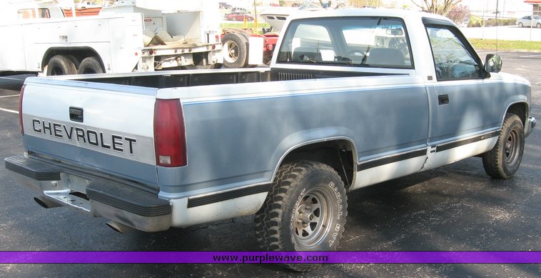 image for item 5589 1988 Chevrolet Silverado 1500 pickup