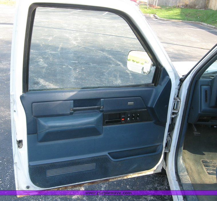 image for item 5589 1988 Chevrolet Silverado 1500 pickup