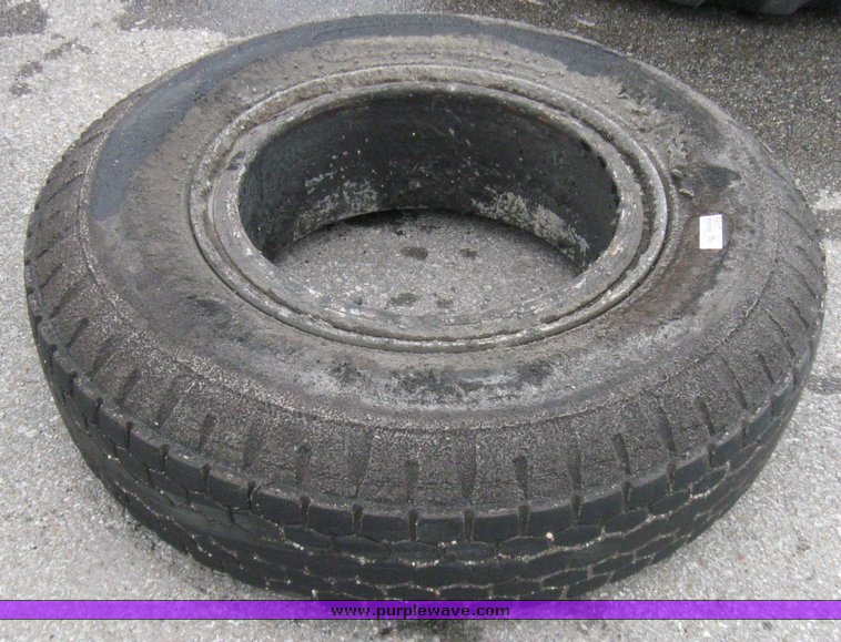 image for item 5617 9.00-20 tire and wheel