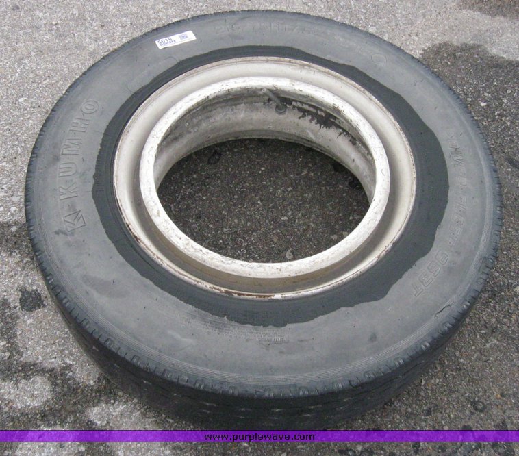 image for item 5618 215/75R17.5 tire and wheel