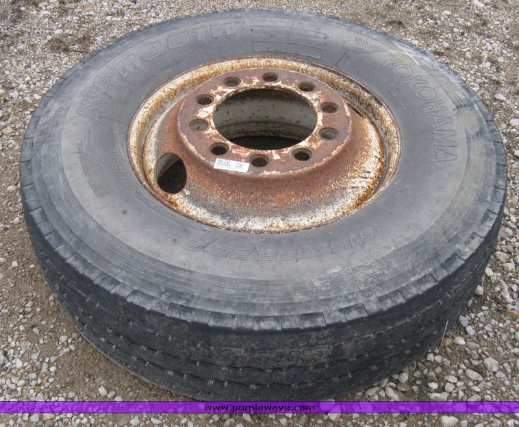 image for item 5620 315-80-R22.5 tire and wheel