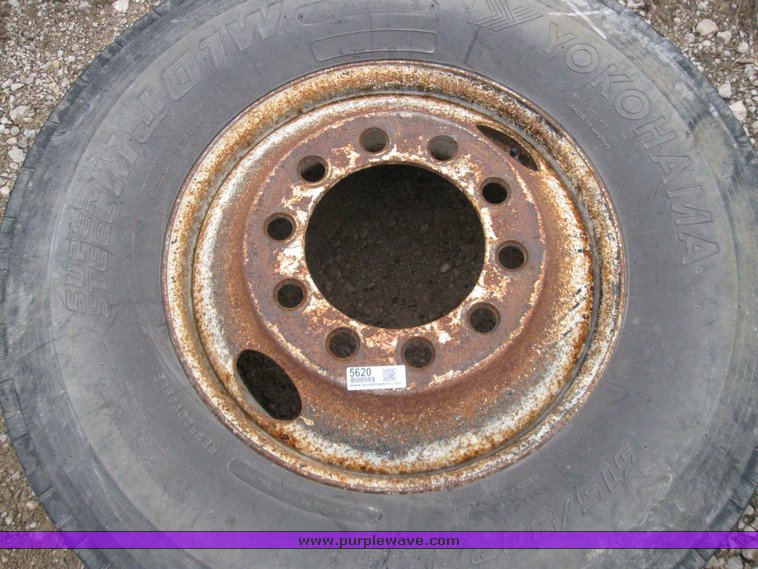 image for item 5620 315-80-R22.5 tire and wheel