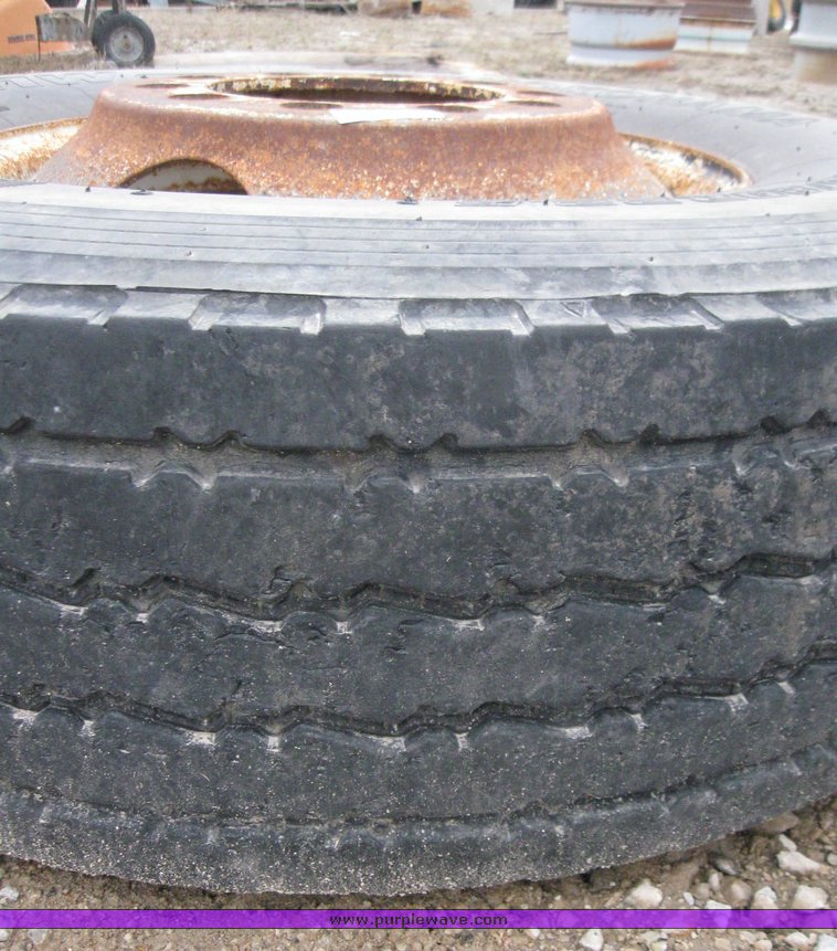 image for item 5620 315-80-R22.5 tire and wheel