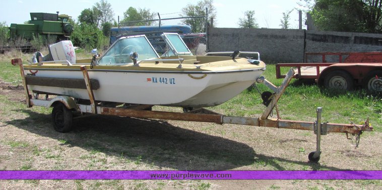 image for item 6069 16' Invader tri hull boat