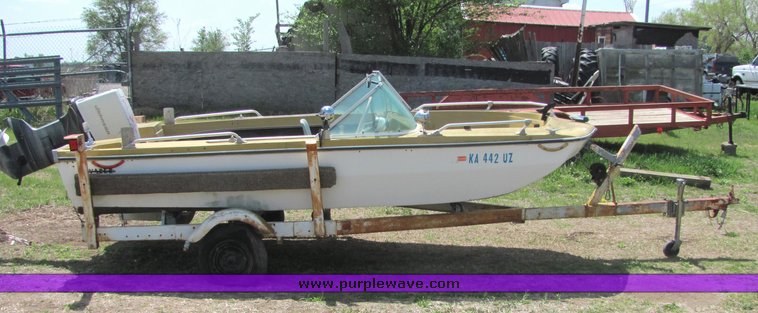 image for item 6069 16' Invader tri hull boat