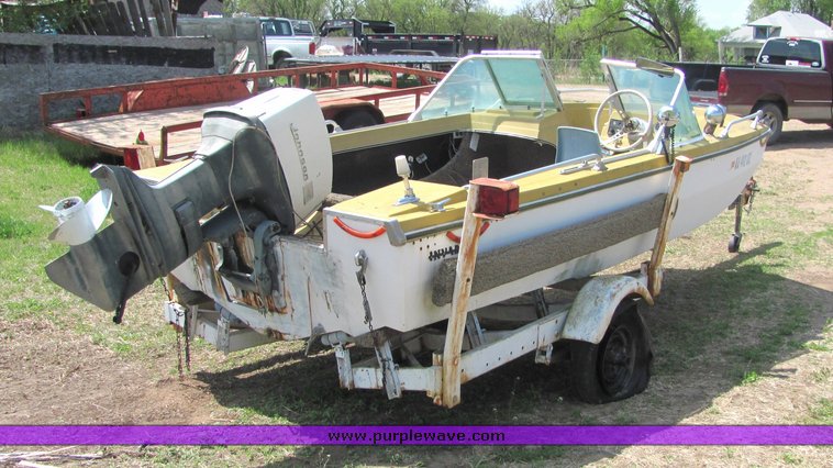 image for item 6069 16' Invader tri hull boat