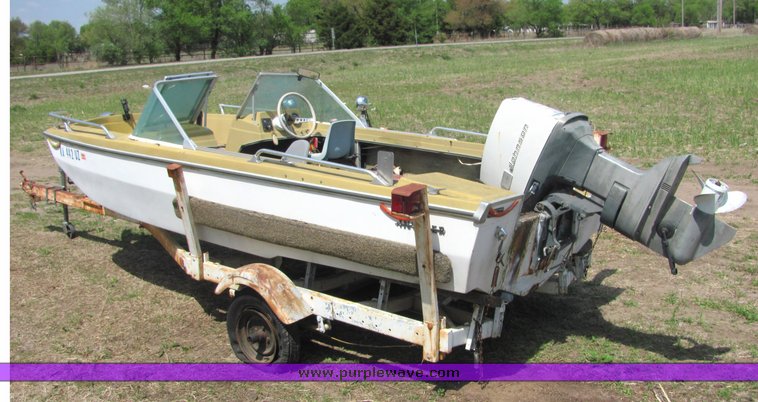 image for item 6069 16' Invader tri hull boat