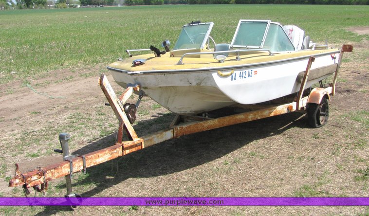 image for item 6069 16' Invader tri hull boat