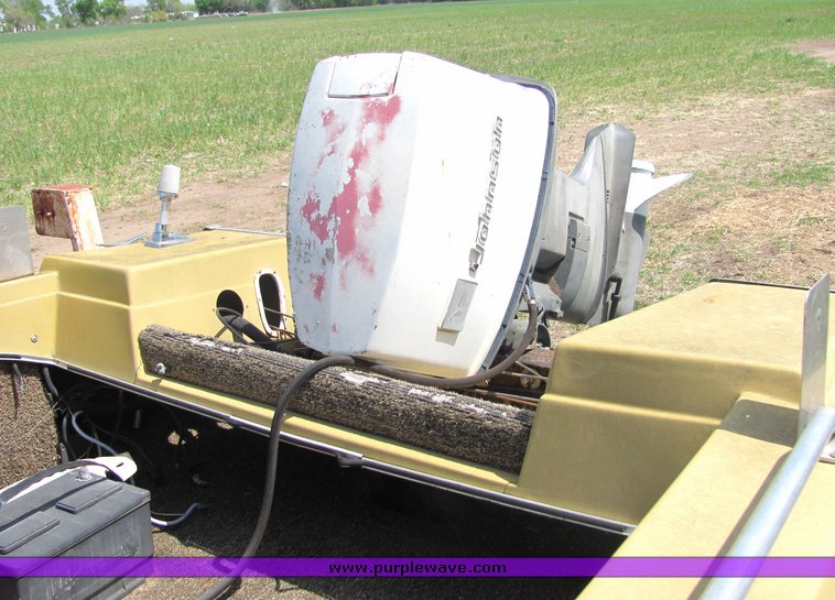 image for item 6069 16' Invader tri hull boat