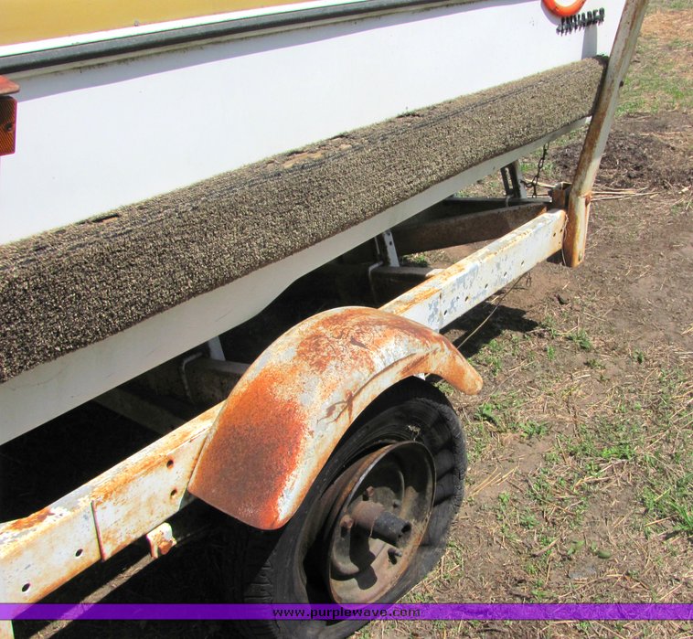 image for item 6069 16' Invader tri hull boat