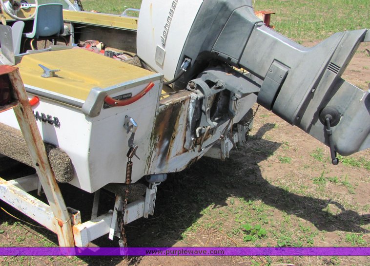 image for item 6069 16' Invader tri hull boat