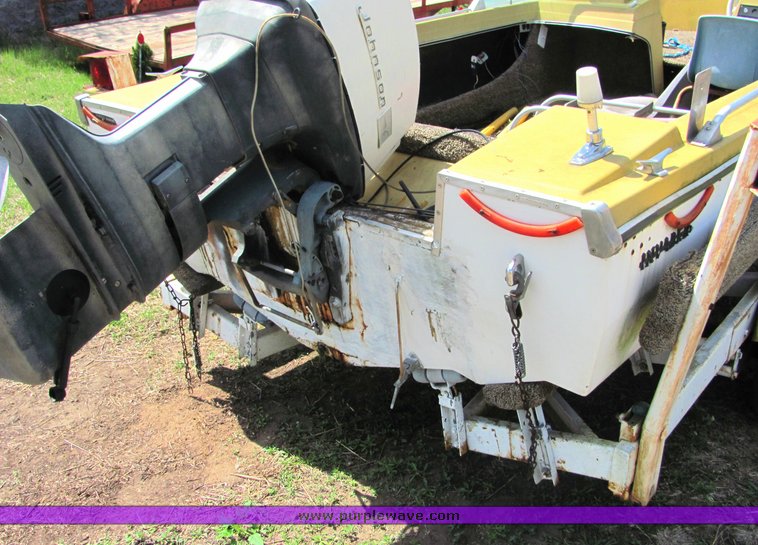 image for item 6069 16' Invader tri hull boat