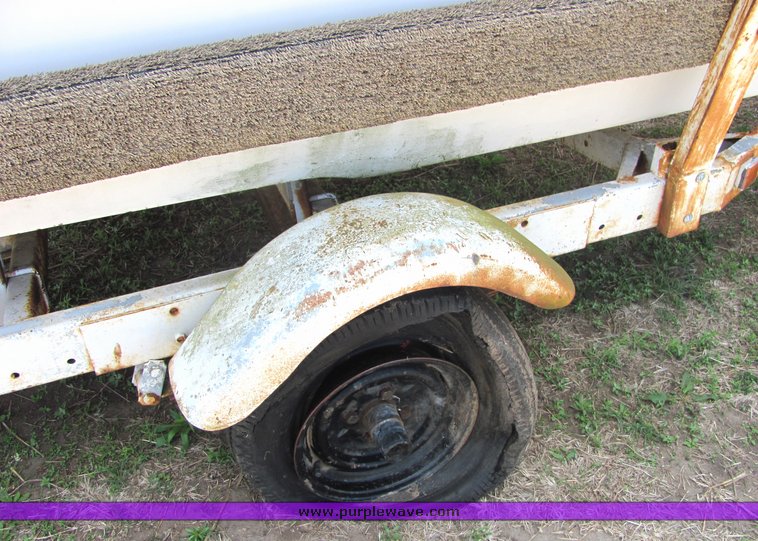 image for item 6069 16' Invader tri hull boat