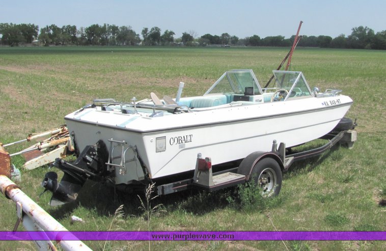 image for item 6070 1998 Cobalt 16' tri hull boat