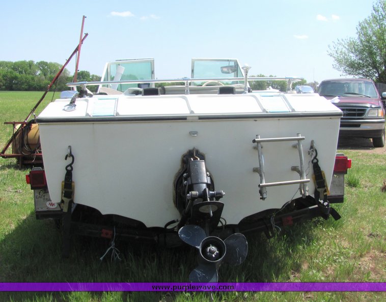 image for item 6070 1998 Cobalt 16' tri hull boat