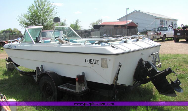 image for item 6070 1998 Cobalt 16' tri hull boat