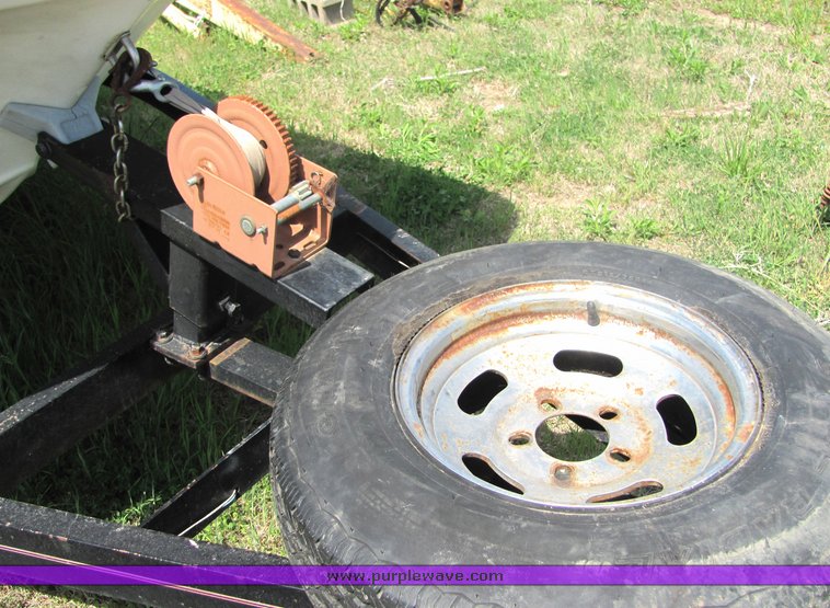 image for item 6070 1998 Cobalt 16' tri hull boat