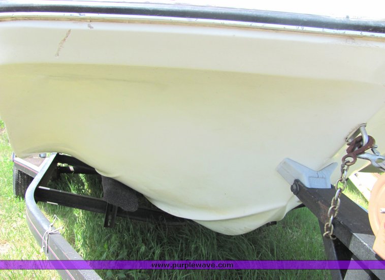 image for item 6070 1998 Cobalt 16' tri hull boat