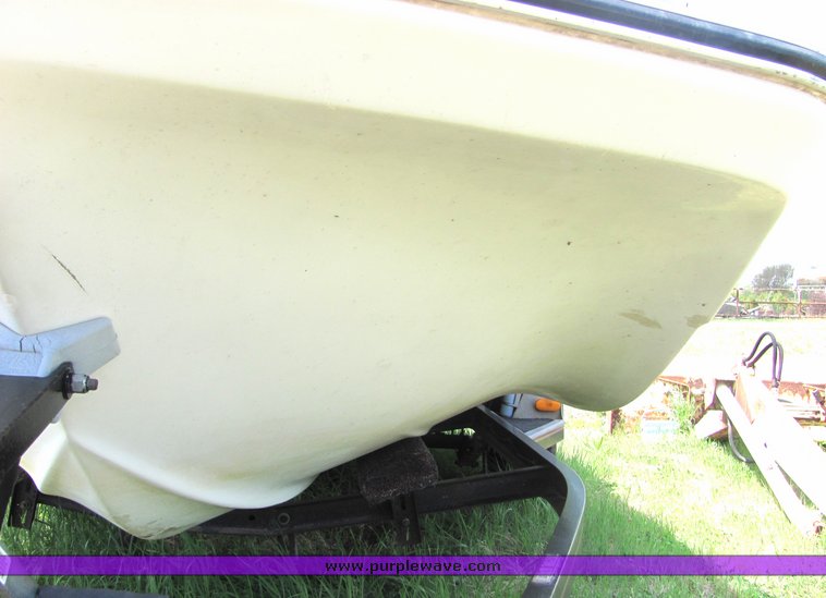 image for item 6070 1998 Cobalt 16' tri hull boat