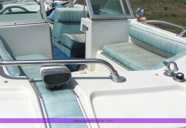 image for item 6070 1998 Cobalt 16' tri hull boat