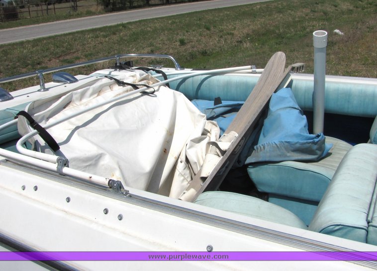 image for item 6070 1998 Cobalt 16' tri hull boat