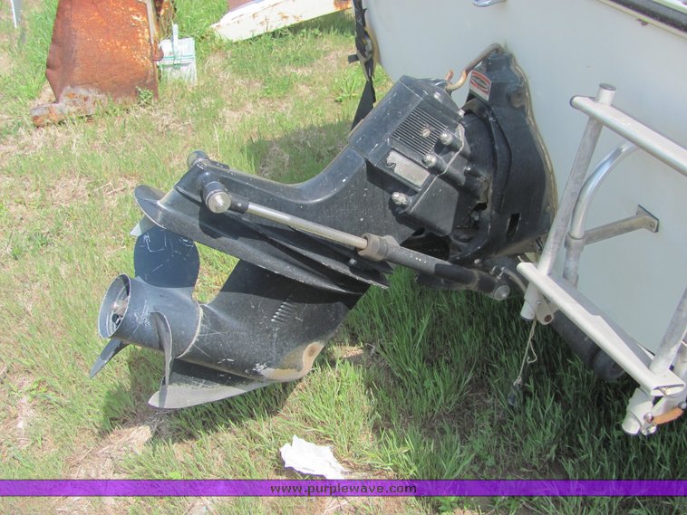 image for item 6070 1998 Cobalt 16' tri hull boat