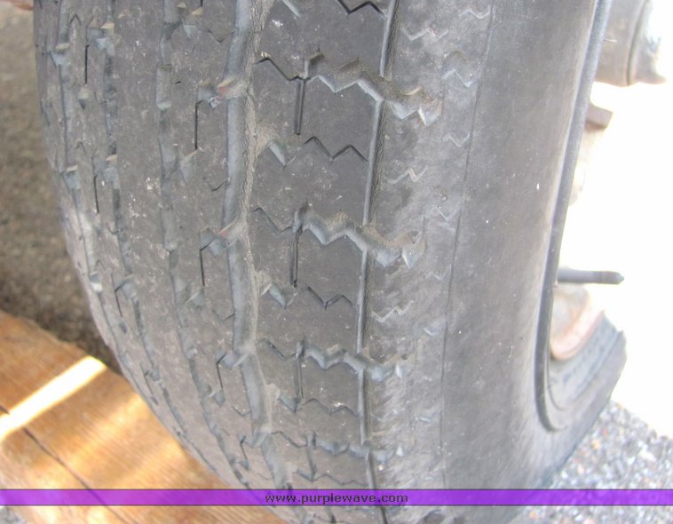 image for item 6075 Glastron 18' tri-hull boat with trailer