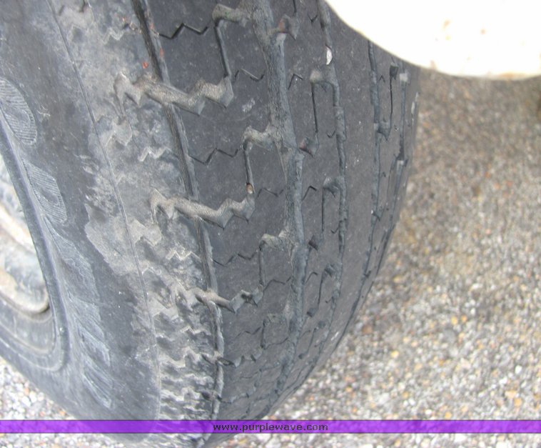 image for item 6075 Glastron 18' tri-hull boat with trailer