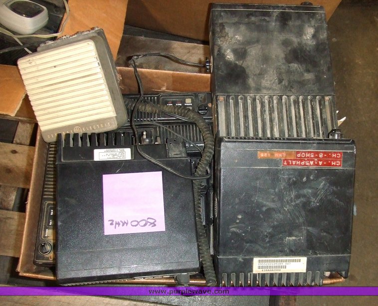 image for item 6664 Approx twenty CB units