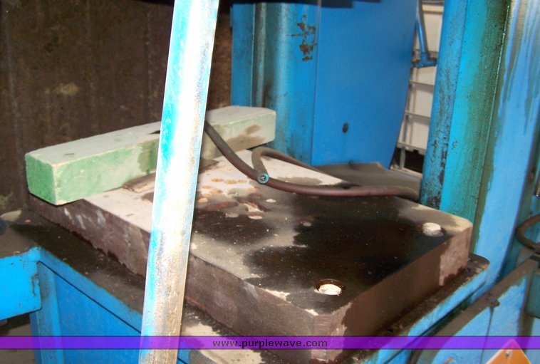 image for item 8675 Warren City Mfg 75 ton hydraulic punch