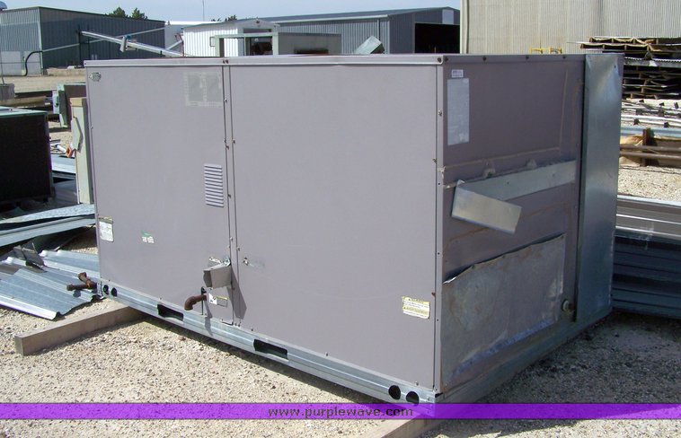 image for item 8676 Carrier roof mount air conditioner unit