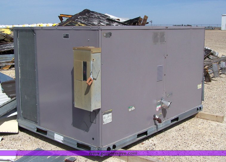 image for item 8676 Carrier roof mount air conditioner unit