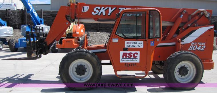 image for item 3016 2004 SkyTrak 8042 telehandler