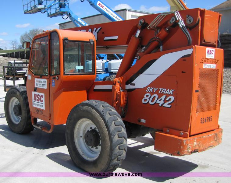 image for item 3016 2004 SkyTrak 8042 telehandler