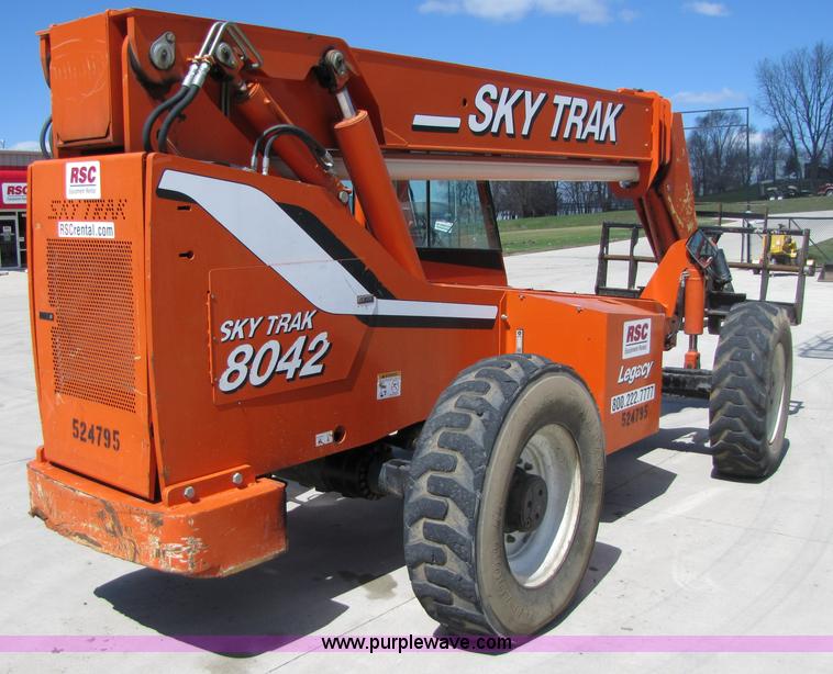 image for item 3016 2004 SkyTrak 8042 telehandler