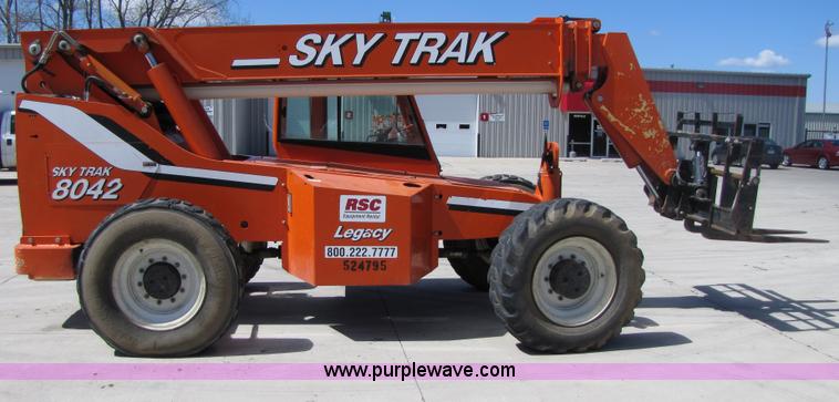 image for item 3016 2004 SkyTrak 8042 telehandler