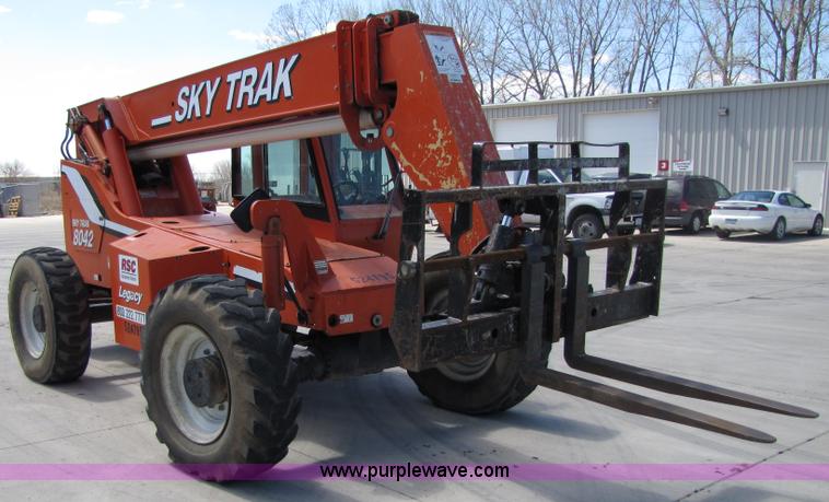 image for item 3016 2004 SkyTrak 8042 telehandler