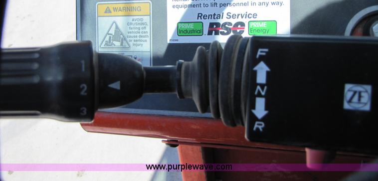 image for item 3016 2004 SkyTrak 8042 telehandler